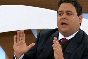 Felipe Santa Cruz criticou o governo por "namorar" pessoas que atacam as minorias e disse que Bolsonaro "segue o manual do fascismo" (Foto: Reprodução TV Cultura)