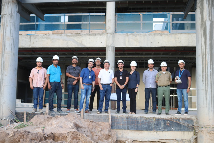 . O presidente do TJ/PI fez hoje no final da tarde uma visita ao canteiro de obras