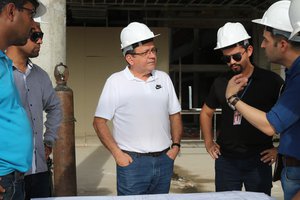. O presidente do TJ/PI fez hoje no final da tarde uma visita ao canteiro de obras (Foto: TELSÍRIO ALENCAR/PAUTAJUDICIAL)