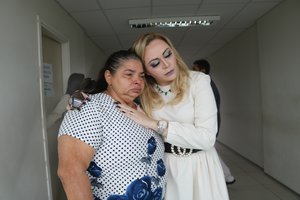 A médica Kaline Carvalho e sua ex-babá Dedé (Foto: TELSÍRIO ALENCAR/PAUTAJUDICIAL)