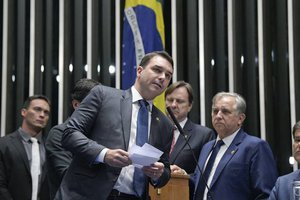 Justiça suspende quebra de sigilo  que envolve Flávio Bolsonaro. (Foto: Reprodução)