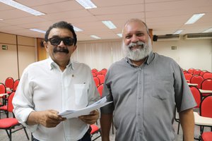Félix Vallois e Henriue Conde da Associação dos servidores do TR/PI (Foto: TELSÍRIO ALENCAR/PAUTAJUDICIAL)