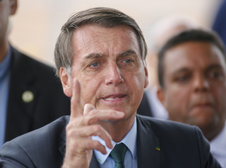 Jair Bolsonaro em uma de suas saídas em frente ao Palácio da Alvorada. Nesta 4ª (22.jan), o presidente não falou com jornalistas.