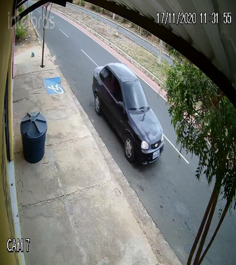 Policiais entendem que esse é o Corsa utilizado  pelo bando