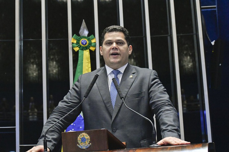 Alcolumbre diz a Bolsonaro que não aceitará mais ataques ao Congresso