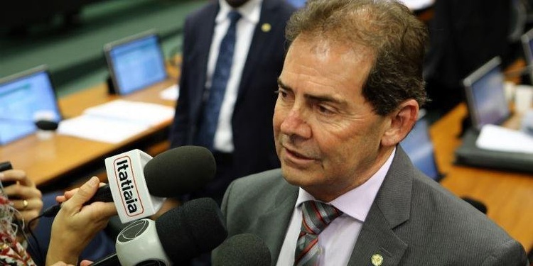 Parlamentar é acusado de suposto envolvimento em desvios do BNDES.