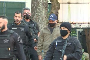 Fabrício Queiroz em foto com Flávio Bolsonaro (Foto: REPRODUÇÃO)