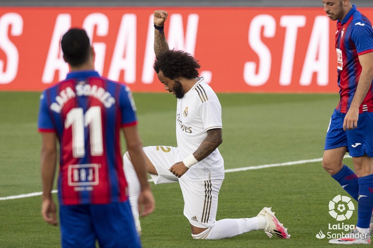 Marcelo faz protesto contra o racismo