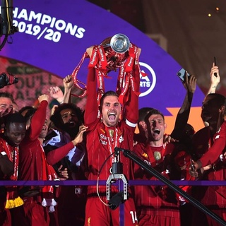 Liverpool com a Taça da PL