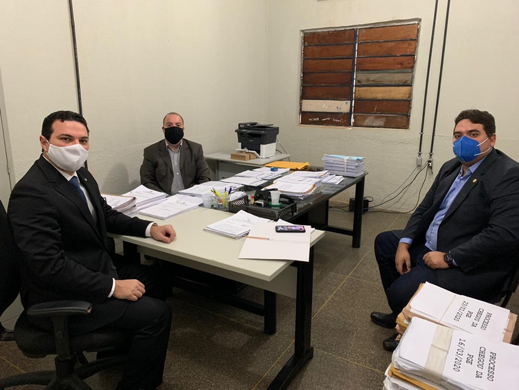 Presidente da OAB/PI, Celso Neto representando o delegado e agentes do Greco na Corregedoria da Policia Civil do Piauí.