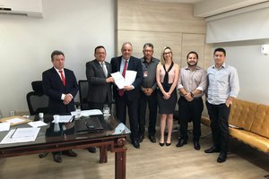 Des. Hilo Almeida, Des. Sebastião Martins, Dr. Luiz Moura, Carlos Moura, Julia Leite, Gustavo Lima e Nayron Alves) (Foto: Divulgação)