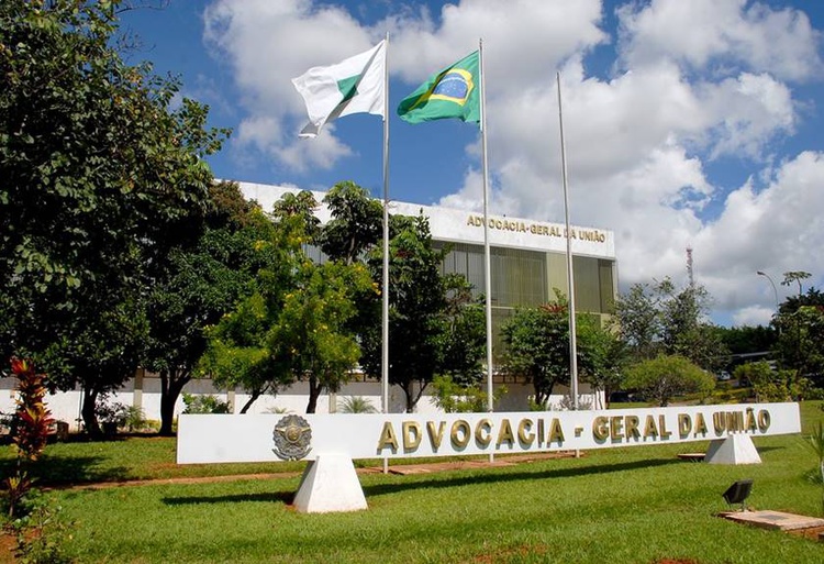 Promoção em massa deixa quase categoria inteira de servidores da AGU no topo da carreira.