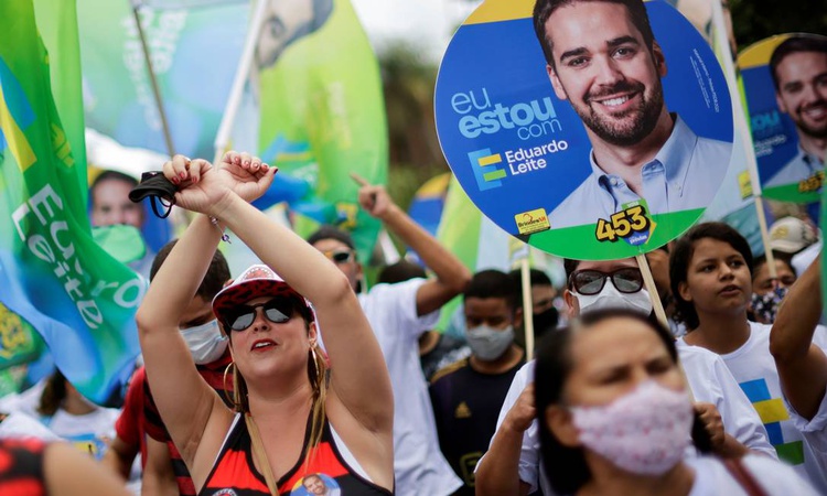 Apoiadores do governador de RS, Eduardo Leite, nas prévias do PSDB