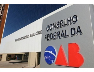 “Não é possível termos bares abertos e fóruns fechados”, diz Santa Cruz sobre retorno presencial nos tribunais