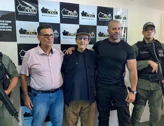 “O Deputado Daniel Silveira, na prisão, acaba de assinar a ficha de filiação ao PTB.