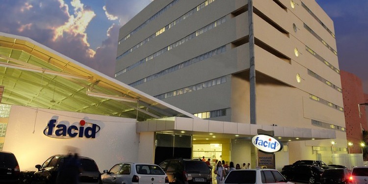 Facid é acusada de desrespeitar decreto do governo estado