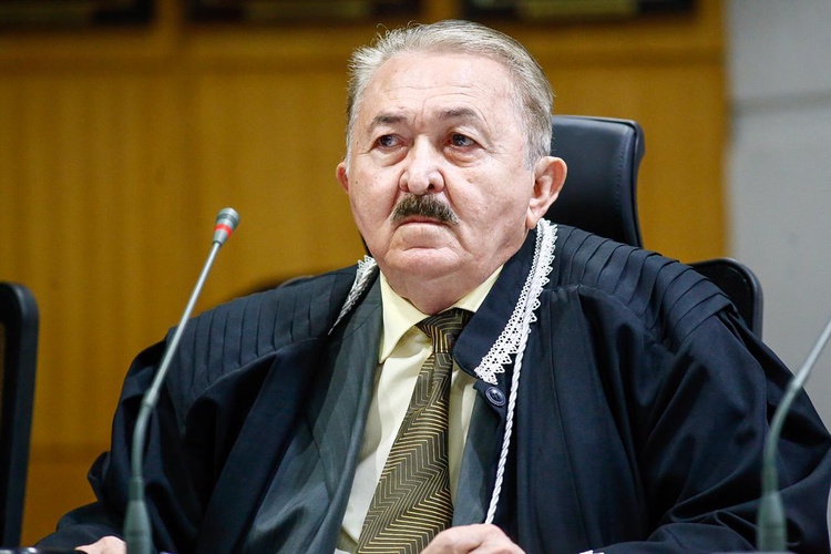 Desembargador Edvaldo Pereira de Moura do TJ/PI