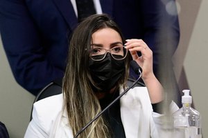 Diretora Técnica da Precisa Medicamentos, Emanuela Medrades (Foto: Pedro França/Agência Senado)