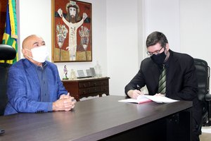 Presidente do TJ-PI empossa Edvaldo Rebouças como Juiz Titular da 1ª Vara de Família e Sucessões (Foto: Divulgação)