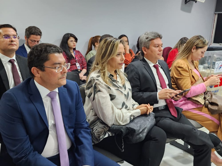 Advogados Alessandro Lopes, Cláudia Paranaguá e Einstein Sepúlveda.,
