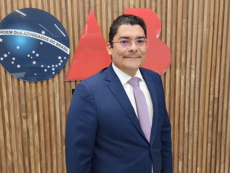 O advogado Alessandro Lopes desiste de concorrer ao Quinto.