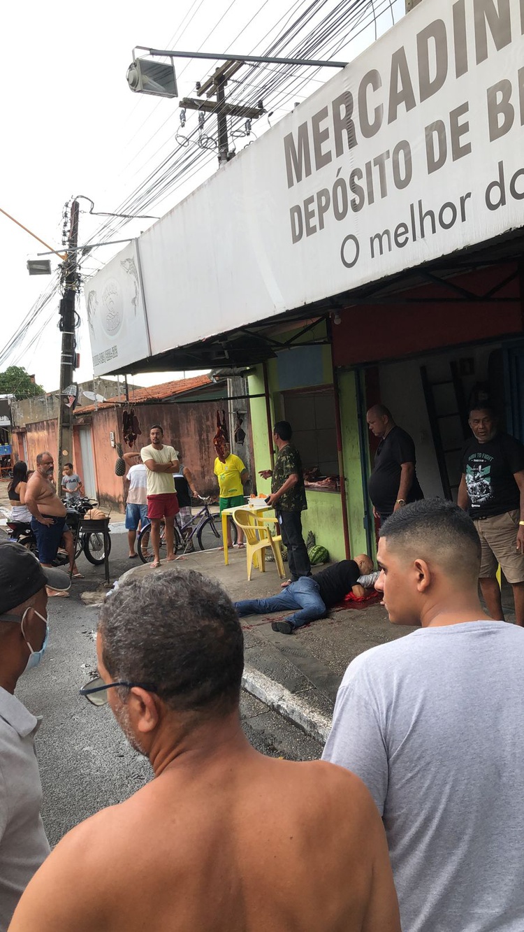 Policial civil Valdek no local dos disparos