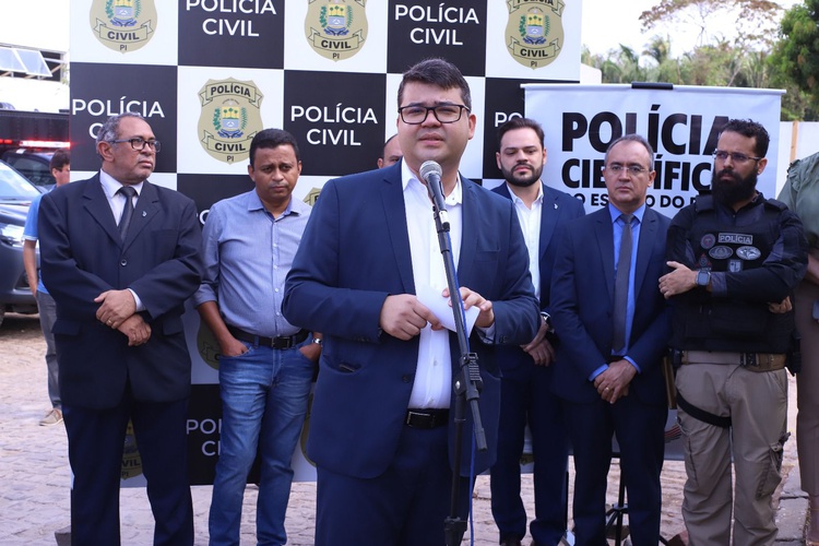Secretaria de Segurança Pública realiza a entrega de 13 viaturas para transporte de cadáveres