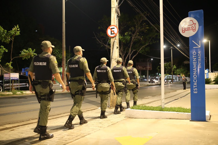 PM-PI reforça policiamento ostensivo em vários pontos de Teresina com estágio operacional de alunos do CEP