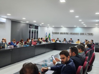 Pressão de todo jeito movimenta candidato ameaçado da sêxtupla
