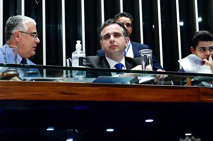 Pacheco, com Girão (esq): importância de projetos estruturantes para a arrecadação e para a sustentação do regime fiscal