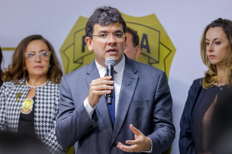 Governador Rafael Fonteles anuncia concurso da PM com mil vagas