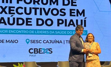 Professora Tânia Sampaio recebe o título de Embaixadora do Cbexs (Foto: Divulgação)