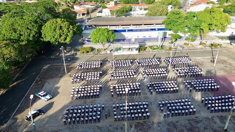 PMPI realiza entrega do primeiro uniforme de instrução a nova turma do Curso de Formação de Soldados nesta segunda-feira (18)