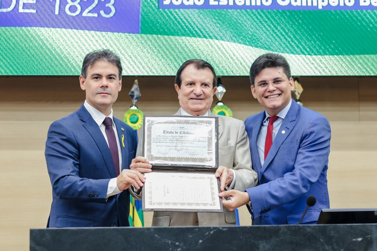 Jurista Estenio Campelo recebe o Título de Cidadania Piauiense