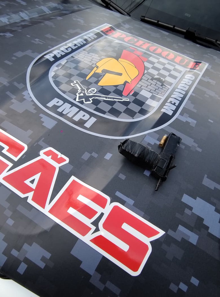 Polícia Militar prende dupla com arma de fogo após perseguição em Teresina