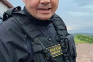 As ordens judiciais estão sendo executadas em residências apontadas como locais utilizados, direta ou indiretamente, para a comercialização e o armazenamento de drogas. (Foto: Reprodução) As ordens judiciais estão sendo executadas em residências apontadas como locais utilizados, direta ou indiretamente, para a comercialização e o armazenamento de drogas. (Foto: Reprodução)