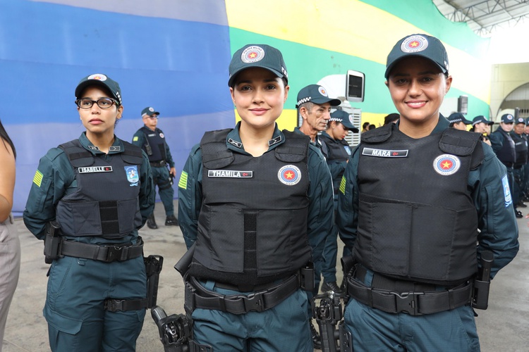 Governo do Piauí investe R$ 24 milhões em armamentos, motocicletas e apresenta novo fardamento da Polícia Militar