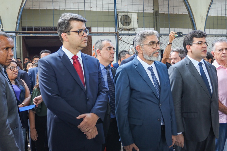 Governo do Piauí investe R$ 24 milhões em armamentos, motocicletas e apresenta novo fardamento da Polícia Militar