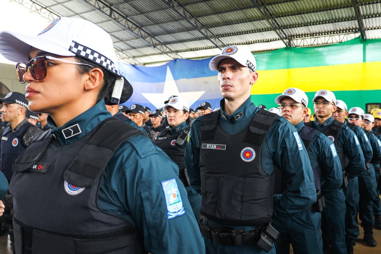 Governo do Piauí investe R$ 24 milhões em armamentos, motocicletas e apresenta novo fardamento da Polícia Militar