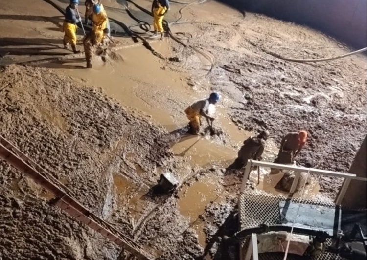 Bombeiro localiza trabalhador soterrado em tanque da Águas de Teresina