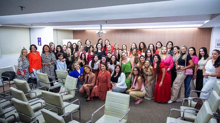 Clube de Leitura Feminino completa dois anos fortalecendo conexões entre mulheres em Teresina