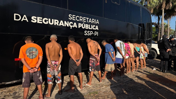 Ônibus da secretaria de segurança pública do Piauí.