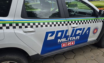 Polícia Militar apreende arma de fogo, drogas e prende dois suspeitos na zona Leste de Teresina (Foto: TELSIRIO ALENCAR/PAUTA JUDICIAL) Polícia Militar apreende arma de fogo, drogas e prende dois suspeitos na zona Leste de Teresina (Foto: TELSIRIO ALENCAR/PAUTA JUDICIAL)
