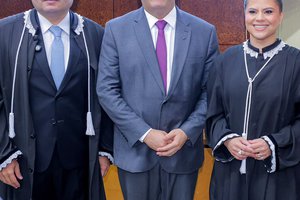 Rafael prestigia posse da primeira juíza titular do TRE-PI na história da Corte Eleitoral (Foto: Dvulgação) Rafael prestigia posse da primeira juíza titular do TRE-PI na história da Corte Eleitoral (Foto: Dvulgação)