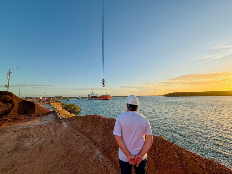 Sob a gestão de Rafael Fonteles, Porto Piauí realiza a primeira exportação de minério de ferro da história do estado
