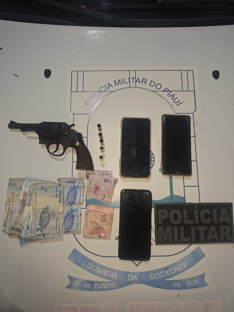PM/PI apreende arma, celulares e dinheiro após roubo em  Barras.