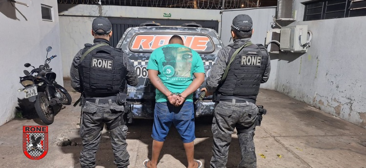 Rone apreende pistola e conduz homem durante abordagem no bairro Real Copagre